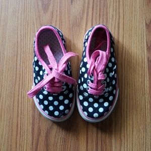 7T sneakers polka dot